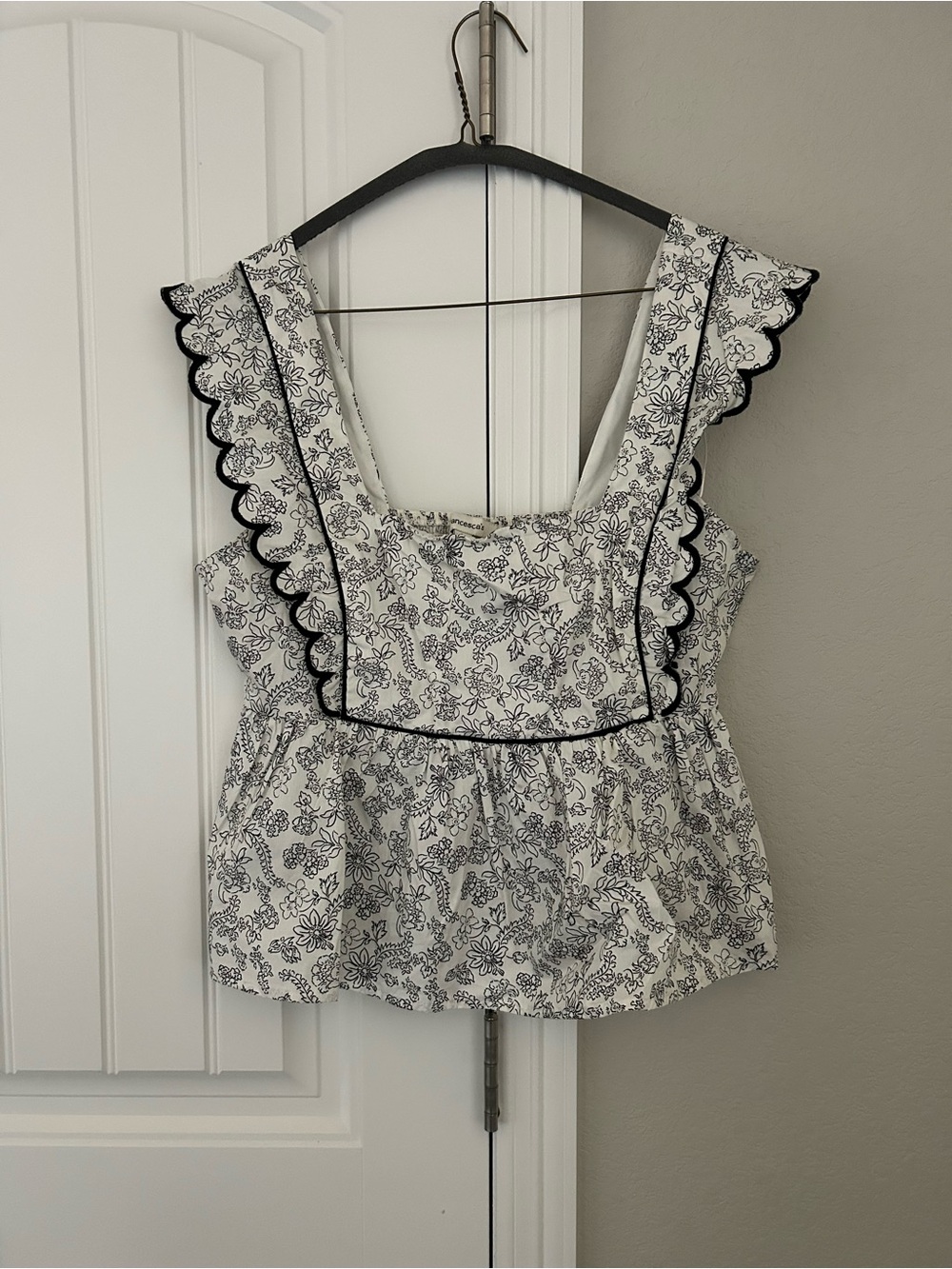 Francesca's Collections White Top with Black Floral Scallop Trim